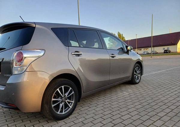 Toyota Verso cena 29900 przebieg: 230000, rok produkcji 2014 z Ostrów Lubelski małe 407